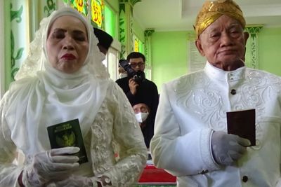 Kisah Mbah Ranto dan Wartini, Pasangan Pengantin Tertua yang Ikut Nikah Massal karena CLBK