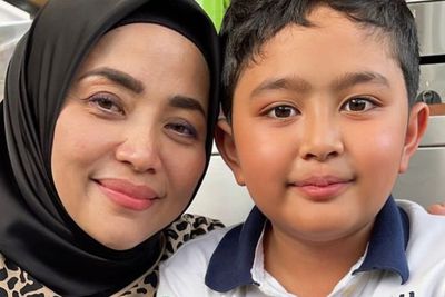 Muzdalifah Nangis Terharu Lihat Anak Dipeluk dan Dicium Nassar: Selama Ini Kemana Aja?