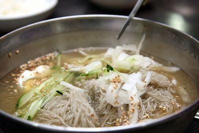Fakta Unik Mie Dingin Naengmyeon Asal Korea, Ternyata Dulunya Cuma Ada di Korut!
