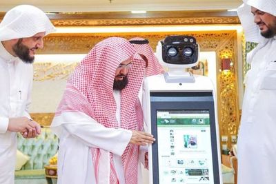 Kerajaan Arab Saudi Punya Robot yang Bisa Khotbah di Masjidil Haram, Canggih Banget!