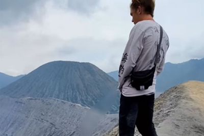 Dianggap Sakral, Memalukan! Aksi Turis Kencingi Gunung Bromo Hingga Dikecam Netizen