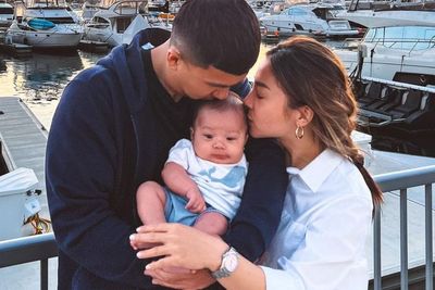 Cara Nikita Willy Bangunkan Baby Izz Jadi Sorotan, Netizen: Beda Banget Ama Mak Gue