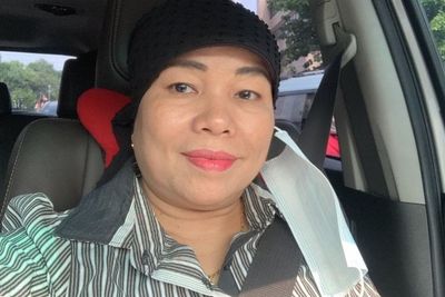 Oma Gala Dewi Zuhriati Nangis Sesenggukan Baca Komentar Nyinyir Artis Dadakan saat Live IG