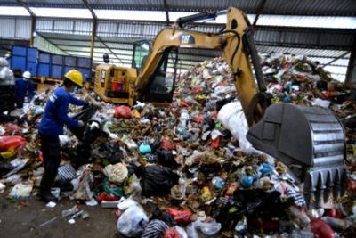Buntut Demo di Patung Kuda, Dinas LH DKI Jakarta Bersihkan 2 Ton Sampah