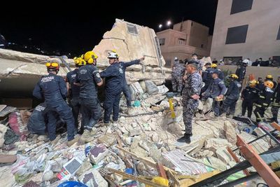 Bangunan Rumah 4 Lantai Ambruk, 5 Orang Tewas dan 14 Luka-luka