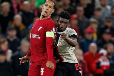 Liverpool Menang Tipis dari Ajax, Van Dijk Dikritik Me-Maguire-kan Diri