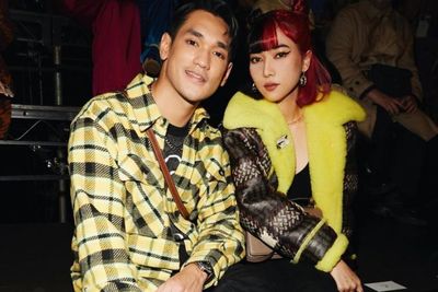 Potret Gaya Nyentrik Isyana Sarasvati ke NYFW bareng Afgan, Mantelnya Dipuji Doja Cat!