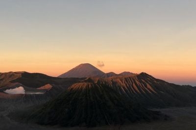 BB TNBTS Sesalkan Bule Buang Air Kecil di Lereng Gunung Bromo: Tidak Etis