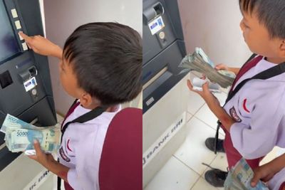 Buset! Dua Bocah SD Kepergok Tarik Segepok Uang di ATM, Netizen Ngiri: Jiwa Miskin Meronta