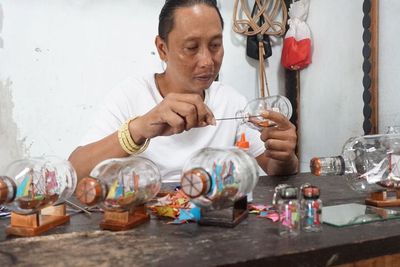 Pedagang Tahu Ungkap Rahasia Memasukkan Kapal dalam Botol, Laku Banget di Amerika!