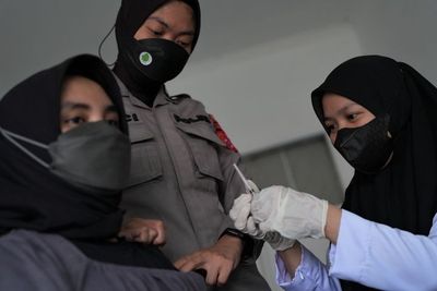 Masyarakat Boleh Bepergian Tanpa Masker Kalau Cakupan Booster Sudah Tinggi