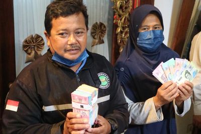 Alhamdulillah! BI Ganti Uang Penjaga Sekolah yang Dimakan Rayap, Segini Nilainya