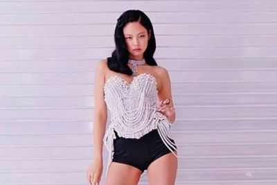 Keren! Jennie BLACKPINK Pakai Korset Karya Desainer Indonesia di M V Shut Down
