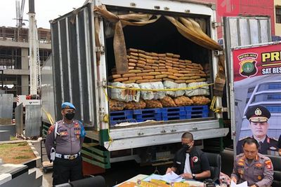 Kacau! Polres Jakbar Temukan Truk Berisi 304 Kg Ganja Siap Edar, 4 Kurir Ditangkap