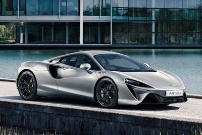 McLaren Buat Supercar Edisi Khusus Ratu Elizabeth II, Intip Tampilannya Yuk!