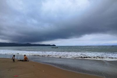 Rekomendasi Pantai Keren di Tulungagung, Suasananya Tenang Banget Seolah Milik Pribadi