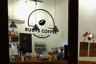 Kisah Pemilik Kafe Teramai di Pamekasan, Awalnya Cuma Jualan Kopi Keliling di Jalanan