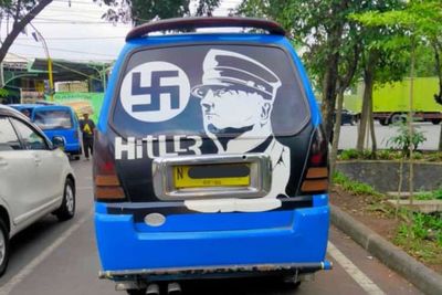 Viral Angkot Pamer Lambang Nazi dan Adolf Hitler: Jurusan Malang-Berlin
