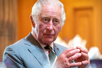 Heboh Jari Sosis Raja Charles III yang Terlihat Bengkak, Dokter Jelaskan Penyebabnya