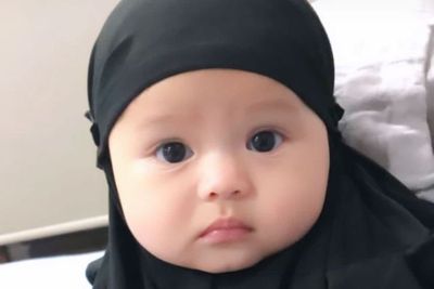 Mukanya Polos Bingung, Gemesnya Ukhti Ameena Pakai Kerudung: Papa Aku Otw Ngaji