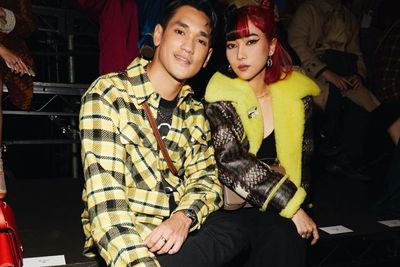 Isyana dan Afgan Tampil dengan Atasan Kuning Neon di Runway New Yok, Kece Badai!