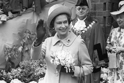 Konspirasi Kematian Ratu Elizabeth II yang Disebut Settingan Belaka, Tangannya Berbeda