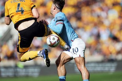 Detik-detik Jack Grealish Jadi Korban Tendangan Kungfu Bek Wolves, Perut Kena Hantam Kaki