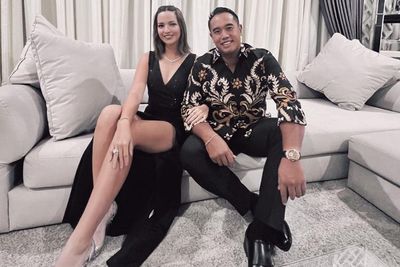 Gaya Nia Ramadhani Mesra bareng Ardi Bakrie Main Golf: Fresh Banget Wajahnya