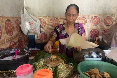 Nasi Pecel Super Pedas, Rasanya Bak Disambar Petir di Siang Bolong! Berani Coba?
