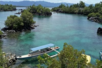 Raja Ampatnya Halmahera Airnya Sebening Kaca, Waspada Ada Hewan yang Menusuk Diam-diam!