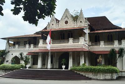 Rumah Sakit Tertua di Indonesia Dulunya Istana Maestro Pelukis Kondang, Luasnya Fantastis!