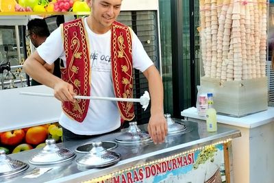 Terungkap Rahasia Es Krim Turki Enggak Mudah Meleleh, Ternyata Pakai Salep! Serius?