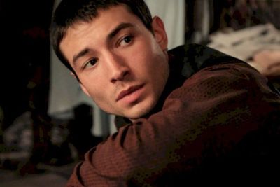 Perilaku Brutal Ezra Miller Diduga Dipicu Trauma Gara-gara Orang Tua Cerai