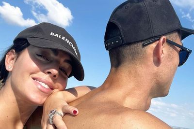 Berenang Bareng Ronaldo, Georgina Pamer Tato Baru
