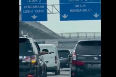 Viral Pengendara Mobil Berplat Dinas Diduga Todongkan Pistol Gara-gara Gak Dikasih Jalan