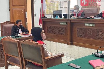 Medina Zein Dituntut Hukuman Penjara 1 dan 1,5 Tahun Kasus Marissya Icha - Uci Flowdea