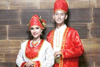 7 Nama Baju Adat Maluku Perempuan dan Laki-Laki beserta Gambar