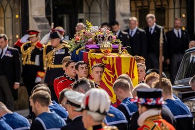 Jenazah Telah Dimakamkan, Selamat Jalan Ratu Elizabeth II