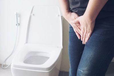 Begini Posisi BAB yang Tepat Menurut Dokter Jika Gak Mau Kena Ambeien