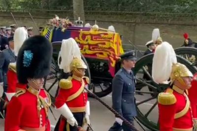 Cerita WNI Menunggu 13 Jam Demi Lihat Jenazah Ratu Elizabeth, Rasanya Haru Biru