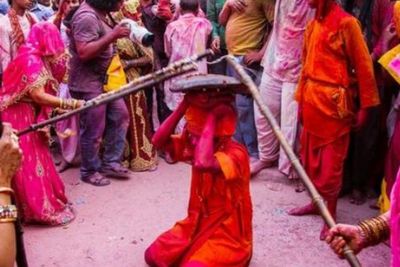 Dhinga Gavar, Festival Aneh Pria India yang Rela Dipukuli pakai Tongkat Supaya Dapat Jodoh