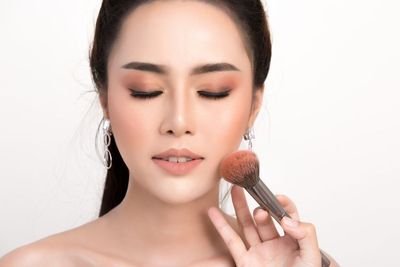 8 Urutan Makeup untuk Membuat Wajah Tampil Menarik dan Fresh
