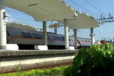 Akibat Gempa Taiwan, Kereta Tergelincir hingga Jembatan Runtuh