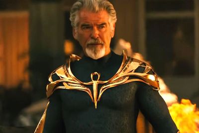 Tampilan Kostum Baru Pierce Brosnan sebagai Doctor Fate di Trailer Black Adam , Mewah!