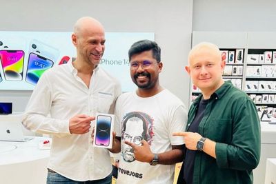 Pria India Rela Terbang ke Dubai agar Tak Ketinggalan Beli iPhone 14, Habiskan Rp31 Juta!