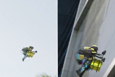 Pakai Jetpack, Pria Ini Berhasil Antarkan Paket di Gedung Tinggi Arab Saudi
