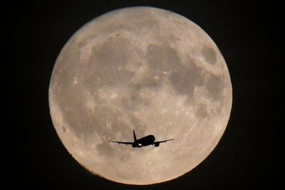 Eksplorasi ke Bulan, China dan UEA Jalin Kerja Sama