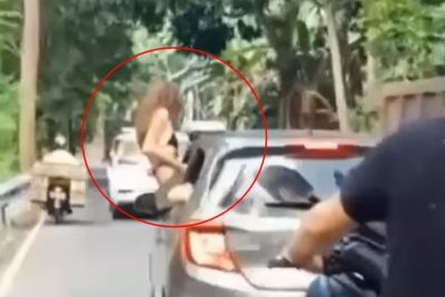 Heboh Bule di Bali Ugal-ugalan di Jalan Ramai, Nekat Keluarkan Badan dari Jendela Mobil