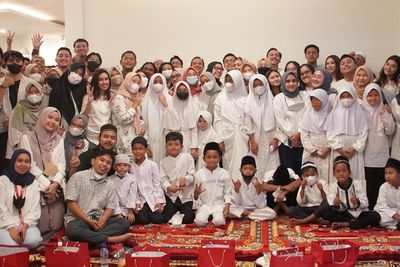 Media Indozone Peringati Hari Jadi ke-4, Berbagi Keberkahan Bersama Anak Yatim