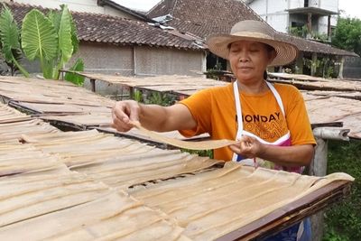 Kisah Tati Komariyah, Perantau yang Sukses Membuat Kriuk-kriuk Lidah Warga Klaten